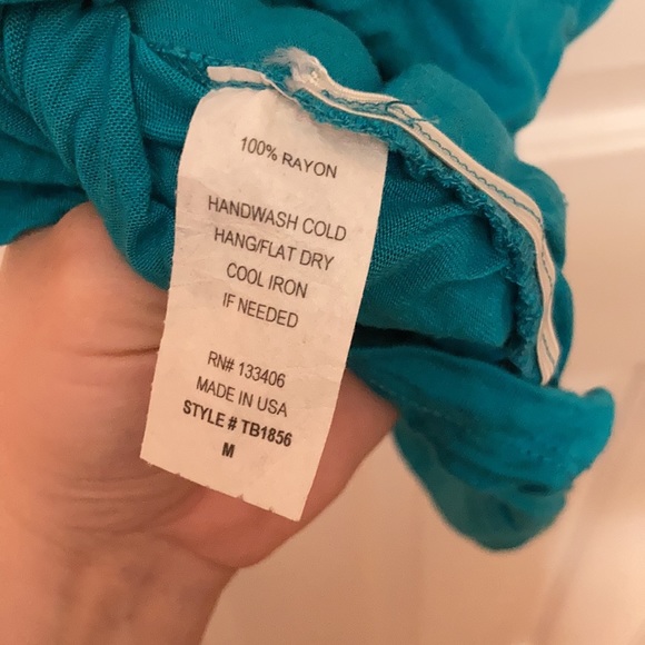 🔥‼️Sparkly teal beaded vneck cap sleeve top - med - Picture 5 of 6